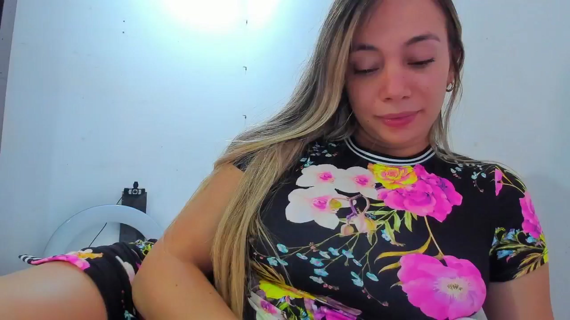 Gallery image thumbnail from SweetNinotCHk's myfreecams stream on, 12/26/2025, 17:15 image 10 of 20