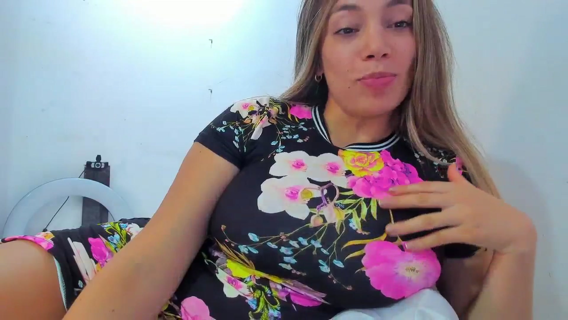 Gallery image thumbnail from SweetNinotCHk's myfreecams stream on, 12/26/2025, 17:15 image 18 of 20