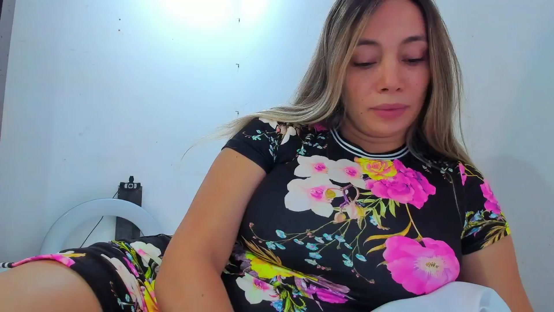 Gallery image thumbnail from SweetNinotCHk's myfreecams stream on, 12/26/2025, 17:15 image 4 of 20