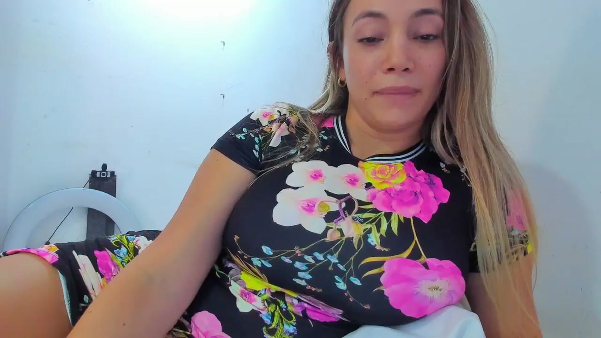 Gallery image thumbnail from SweetNinotCHk's myfreecams stream on, 12/26/2025, 17:15 image 17 of 20