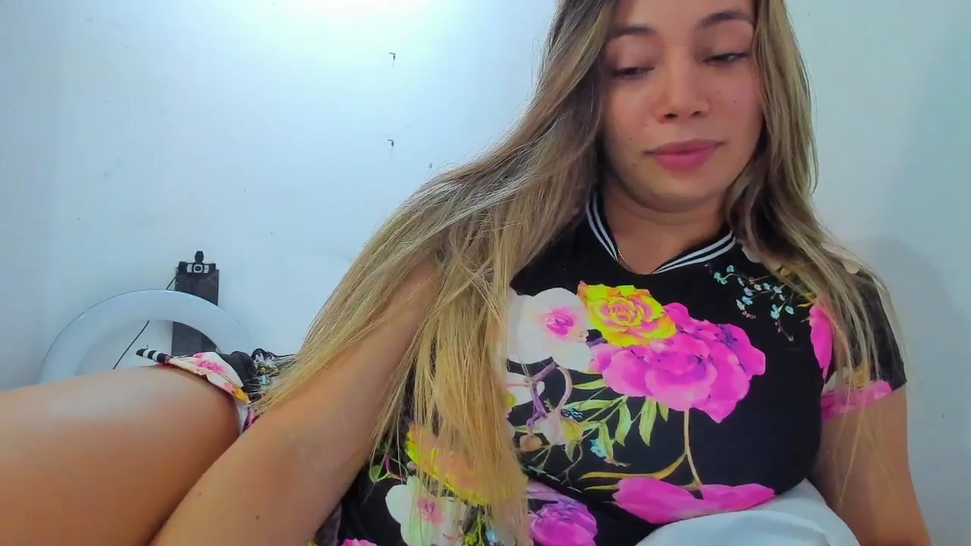 Gallery image thumbnail from SweetNinotCHk's myfreecams stream on, 12/26/2025, 17:41 image 6 of 20