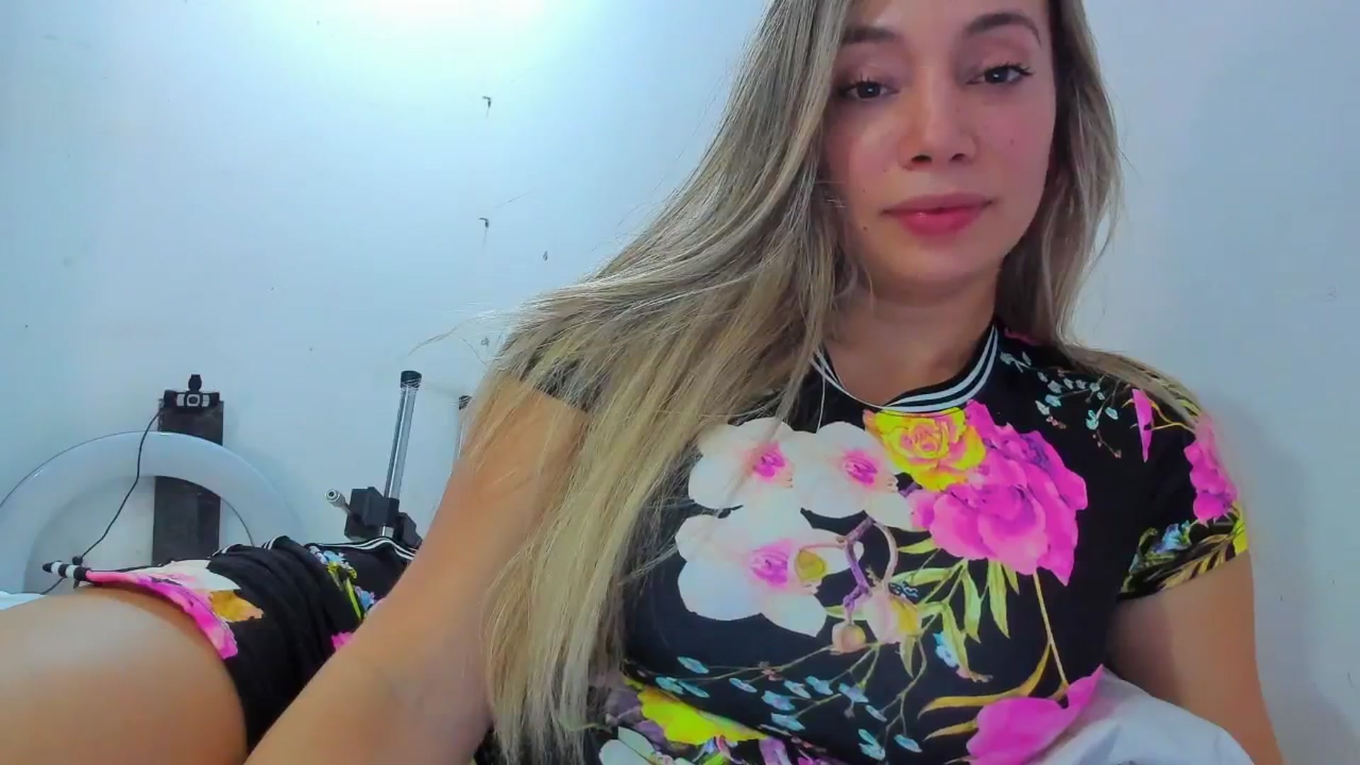 Gallery image thumbnail from SweetNinotCHk's myfreecams stream on, 01/11/2026, 15:32 image 18 of 20