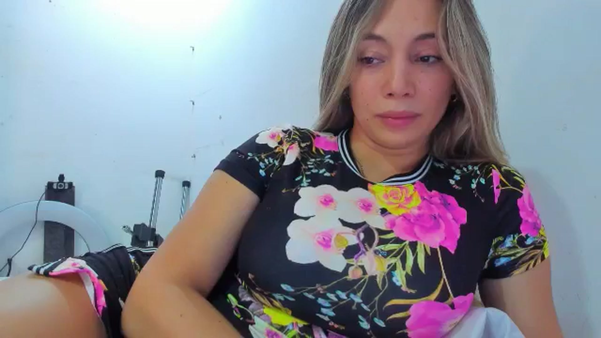 Gallery image thumbnail from SweetNinotCHk's myfreecams stream on, 01/11/2026, 17:06 image 6 of 20