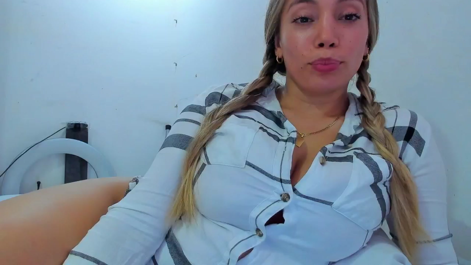 Gallery image thumbnail from SweetNinotCHk's myfreecams stream on, 01/20/2026, 16:42 image 6 of 20