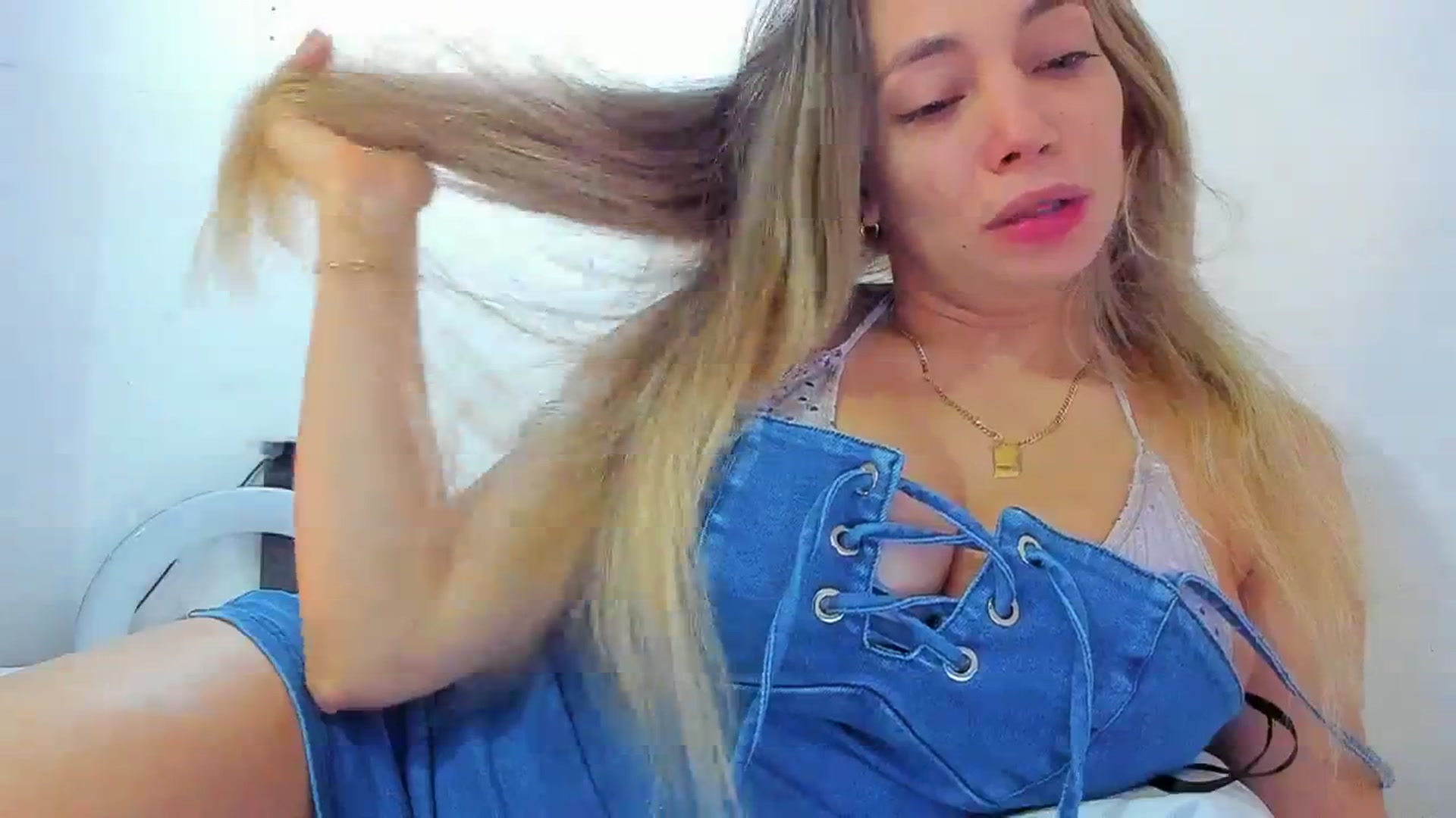 Gallery image thumbnail from SweetNinotCHk's myfreecams stream on, 01/25/2026, 13:40 image 15 of 20