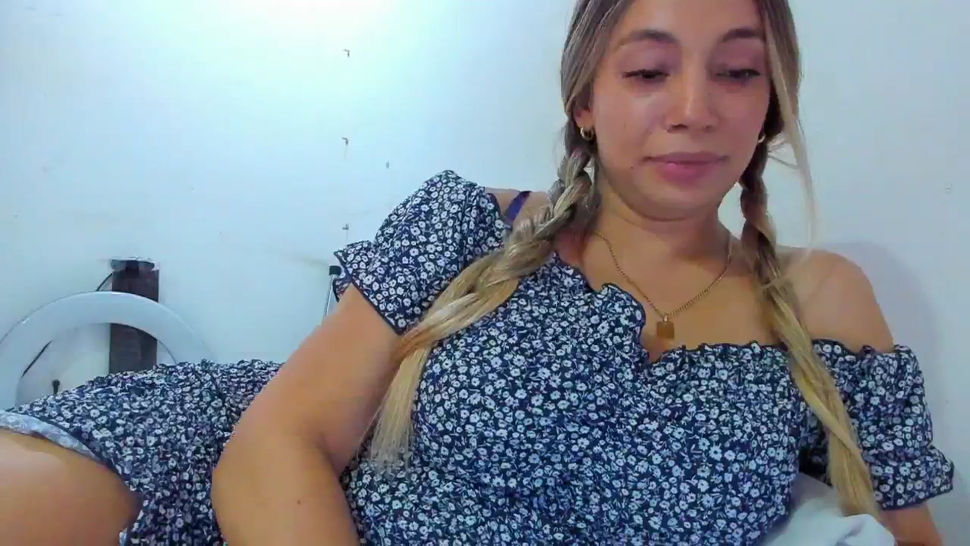 Gallery image thumbnail from SweetNinotCHk's myfreecams stream on, 01/26/2026, 23:19 image 12 of 20