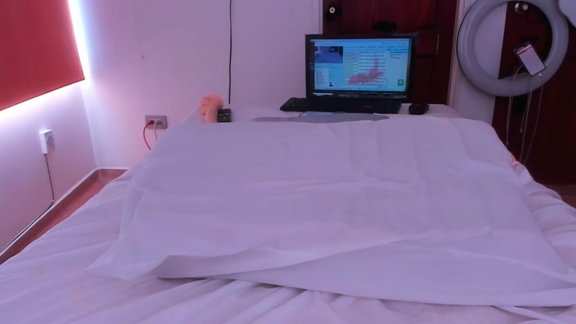 Gallery image thumbnail from SweetNinotCHk's myfreecams stream on, 04/01/2026, 14:31 image 9 of 20