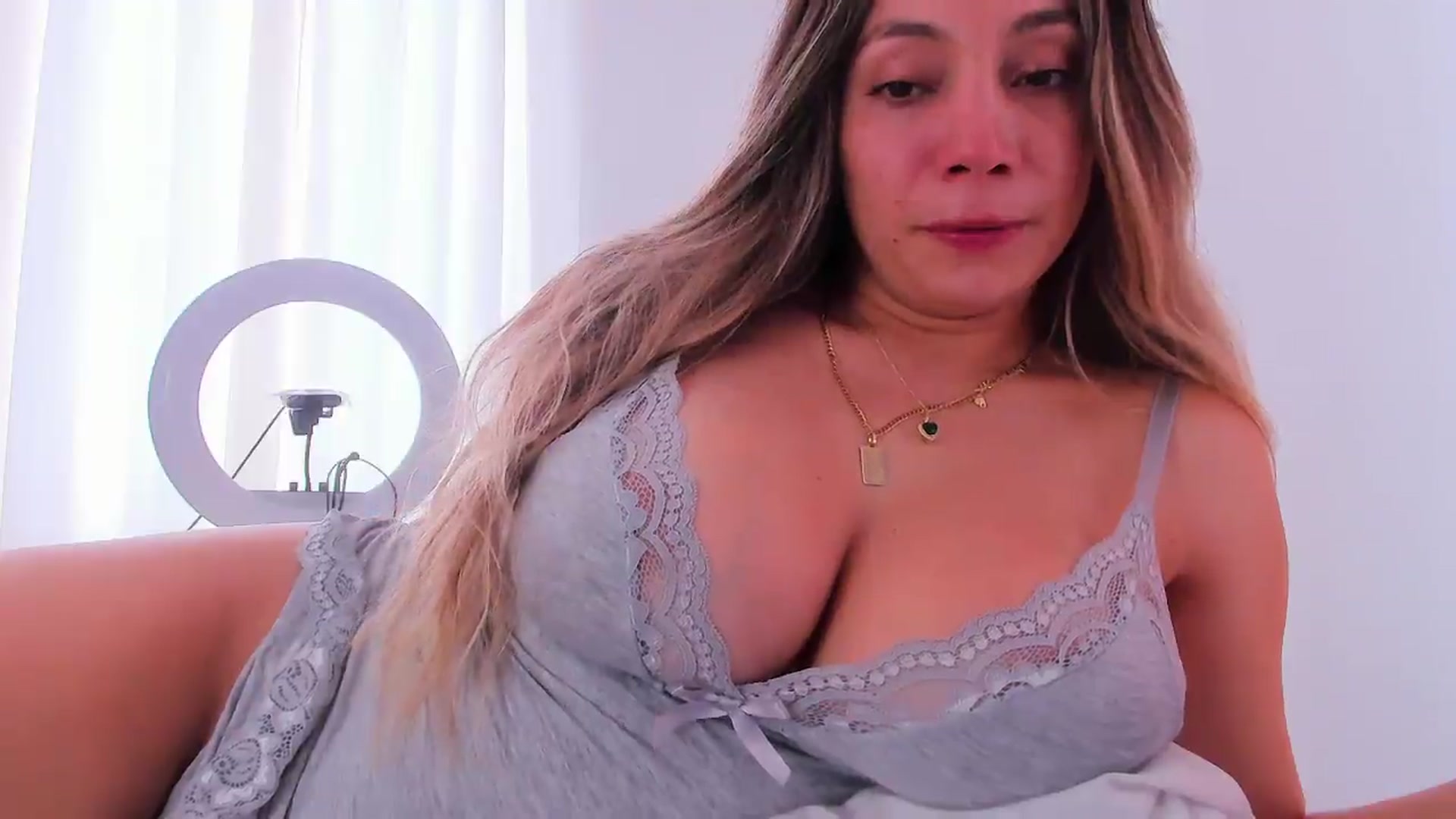Gallery image thumbnail from SweetNinotCHk's myfreecams stream on, 06/12/2026, 17:04 image 17 of 20