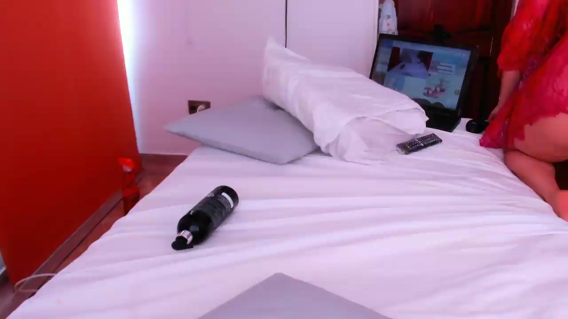 Gallery image thumbnail from SweetNinotCHk's myfreecams stream on, 07/08/2026, 20:20 image 3 of 20