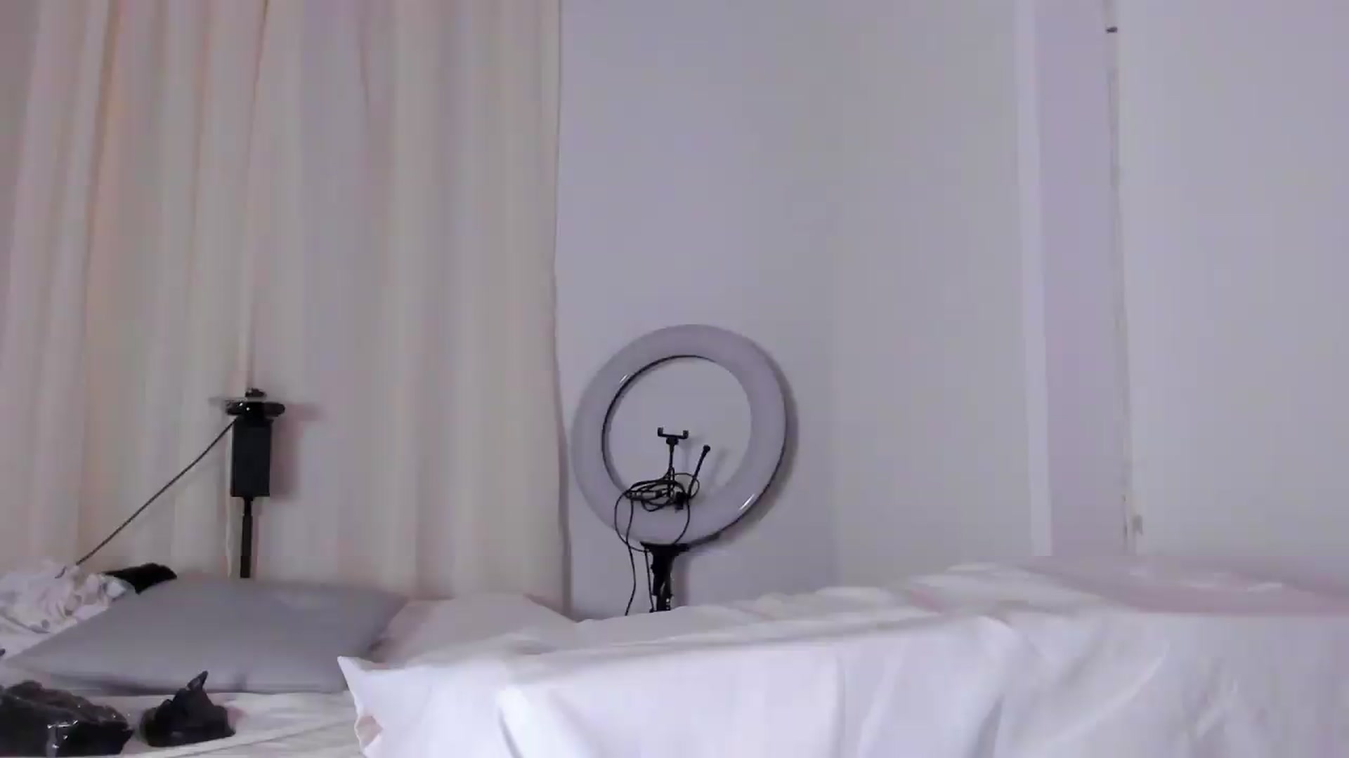 Gallery image thumbnail from SweetNinotCHk's myfreecams stream on, 08/04/2026, 03:44 image 13 of 20