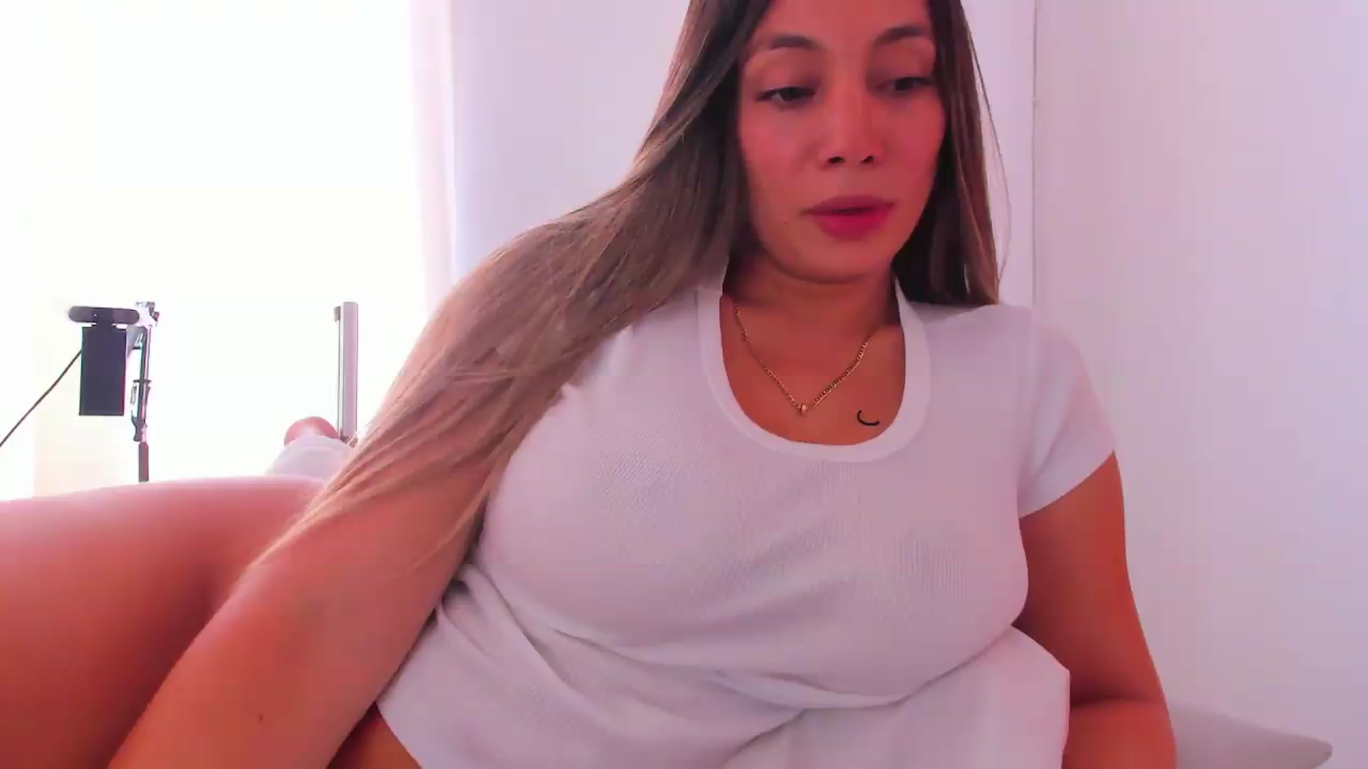 Gallery image thumbnail from SweetNinotCHk's myfreecams stream on, 08/12/2026, 20:42 image 19 of 20