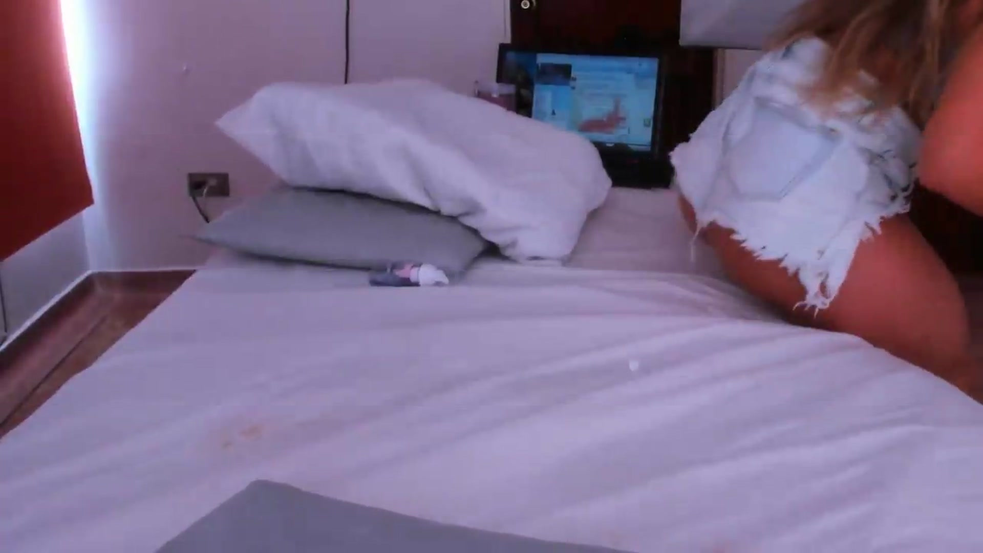 Gallery image thumbnail from SweetNinotCHk's myfreecams stream on, 08/19/2026, 19:57 image 2 of 20