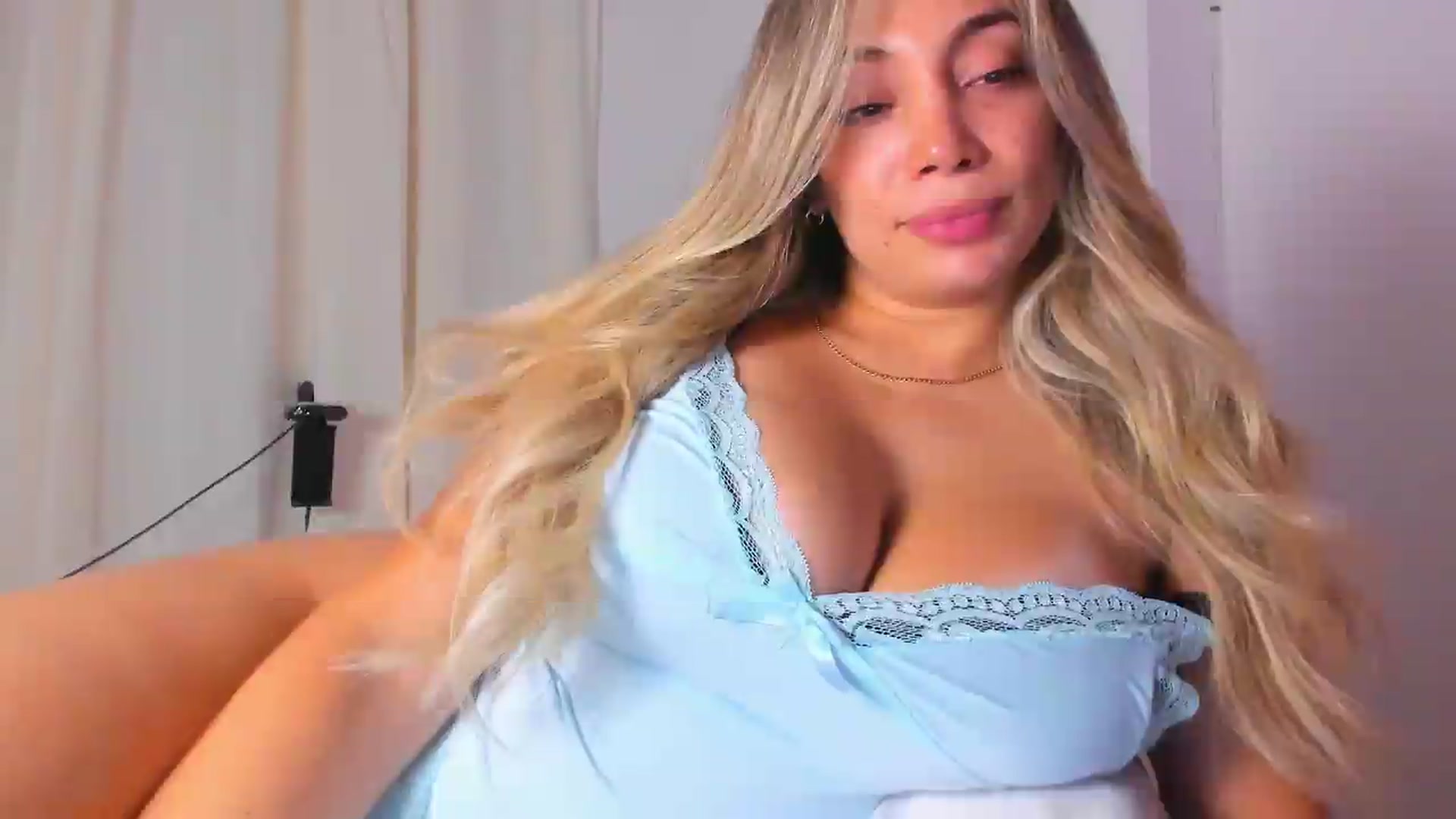 Gallery image thumbnail from SweetNinotCHk's myfreecams stream on, 08/28/2026, 03:17 image 5 of 20