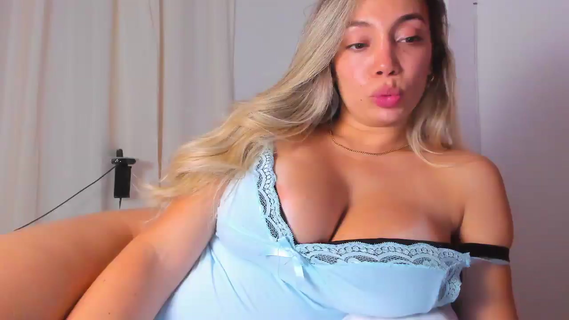 Gallery image thumbnail from SweetNinotCHk's myfreecams stream on, 08/28/2026, 03:17 image 12 of 20