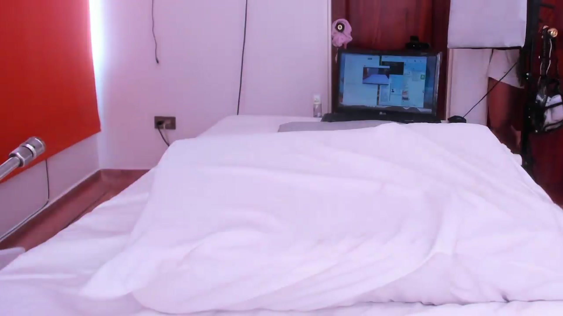 Gallery image thumbnail from SweetNinotCHk's myfreecams stream on, 08/28/2026, 19:45 image 16 of 20