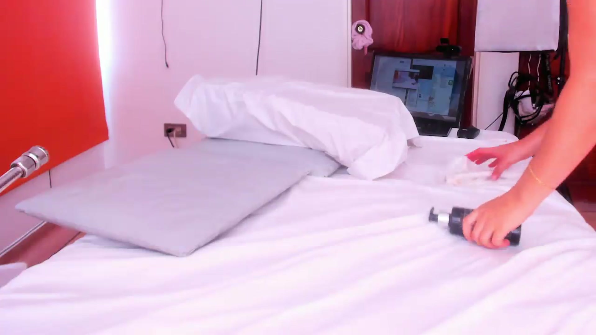Gallery image thumbnail from SweetNinotCHk's myfreecams stream on, 08/28/2026, 19:45 image 13 of 20