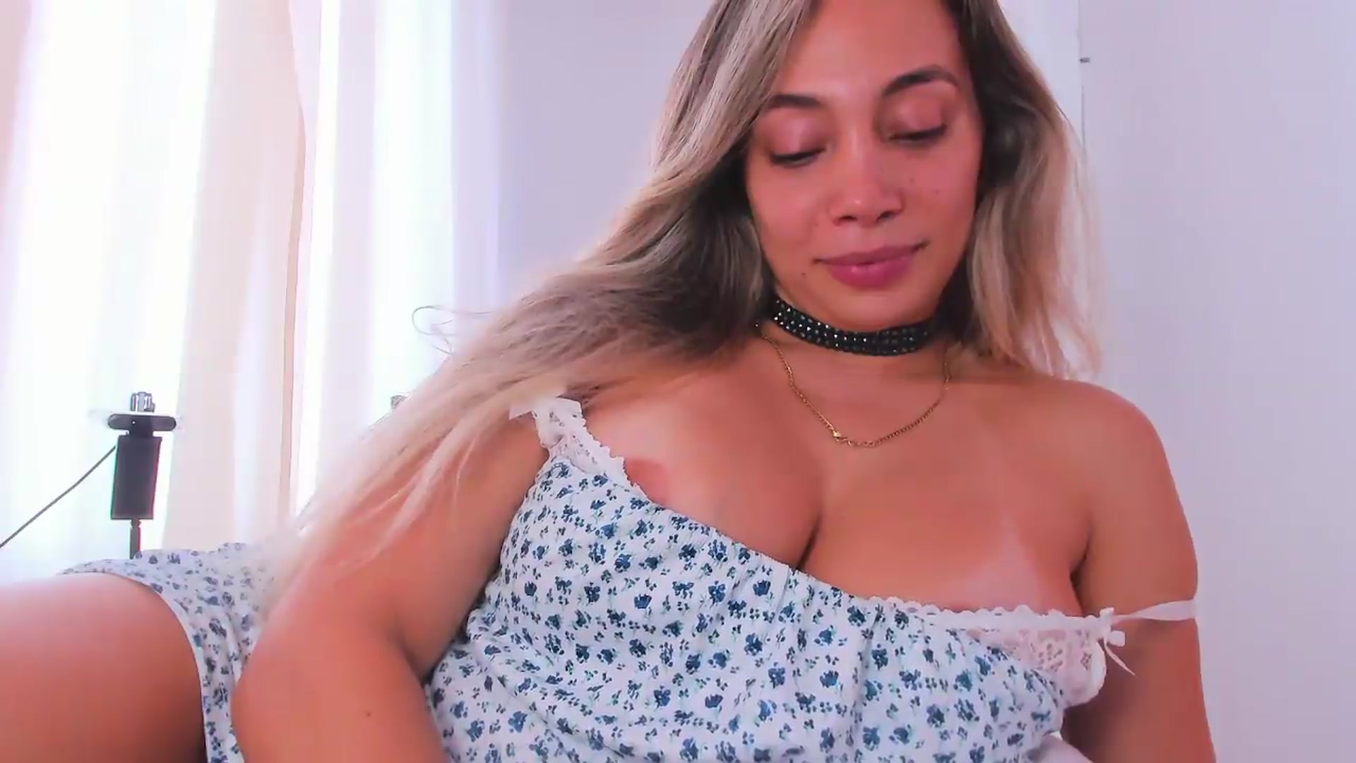 Gallery image thumbnail from SweetNinotCHk's myfreecams stream on, 08/29/2026, 19:54 image 4 of 20