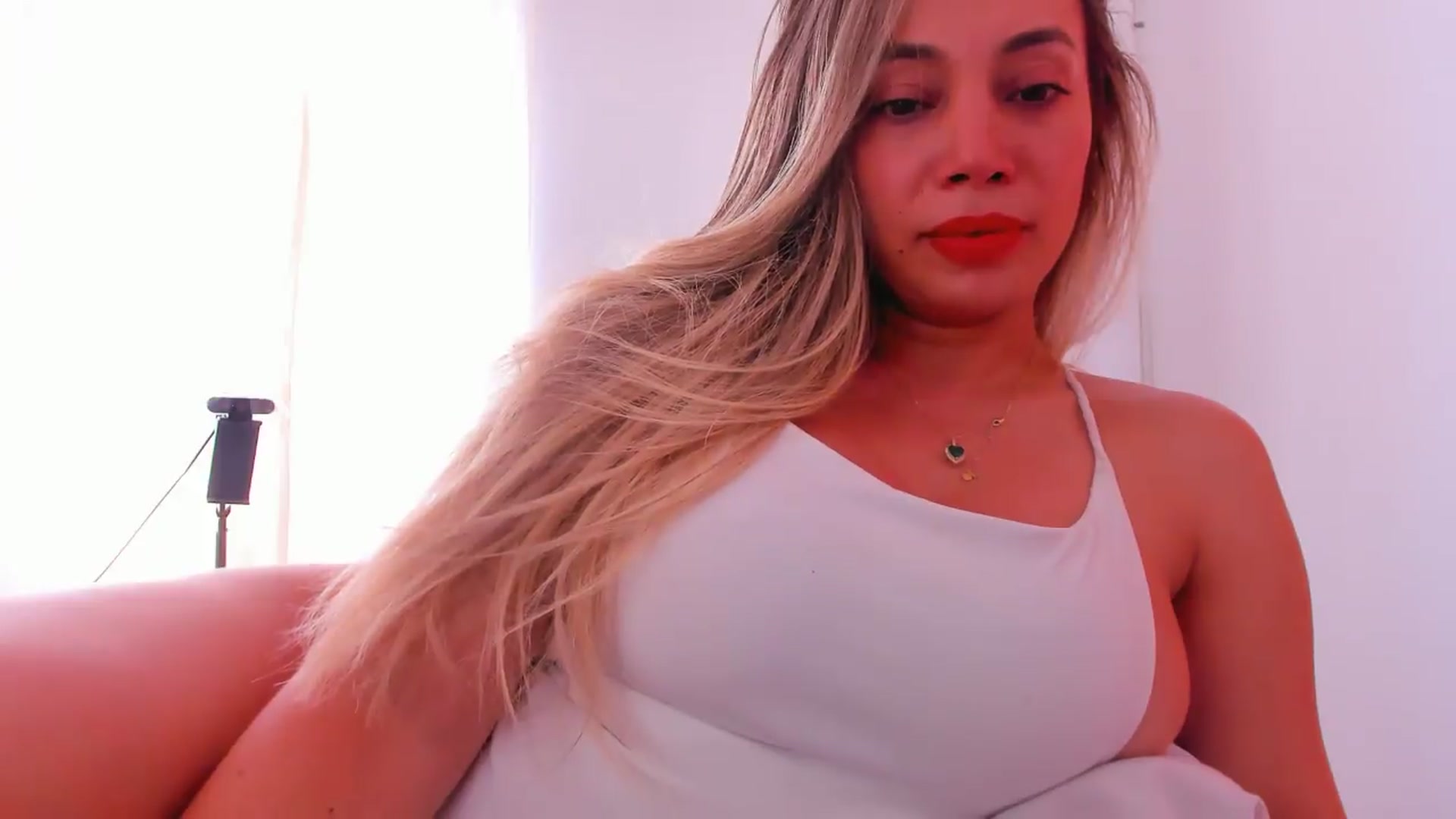 Gallery image thumbnail from SweetNinotCHk's myfreecams stream on, 09/04/2026, 20:41 image 3 of 20