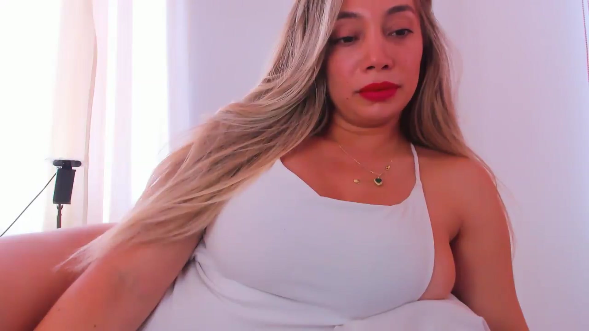 Gallery image thumbnail from SweetNinotCHk's myfreecams stream on, 09/04/2026, 20:41 image 19 of 20
