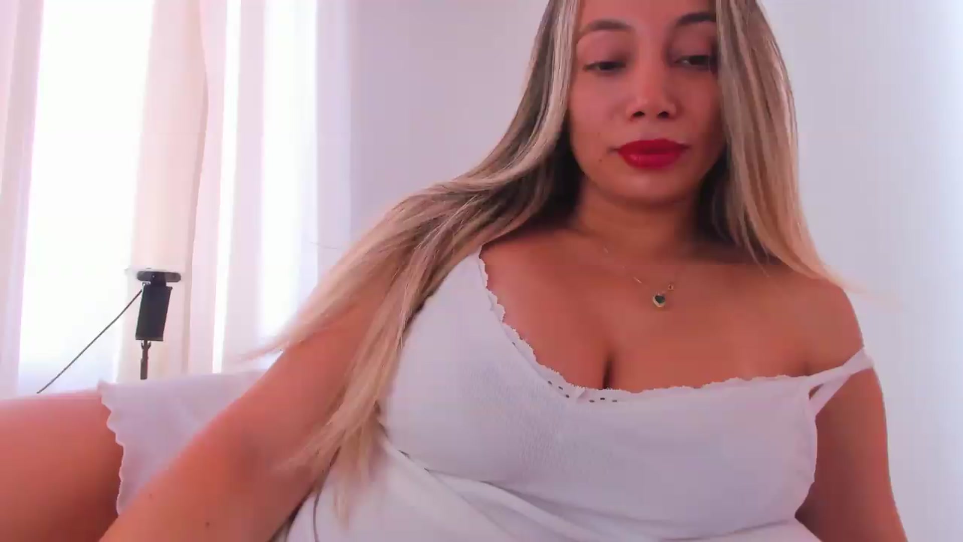 Gallery image thumbnail from SweetNinotCHk's myfreecams stream on, 09/05/2026, 14:46 image 3 of 20