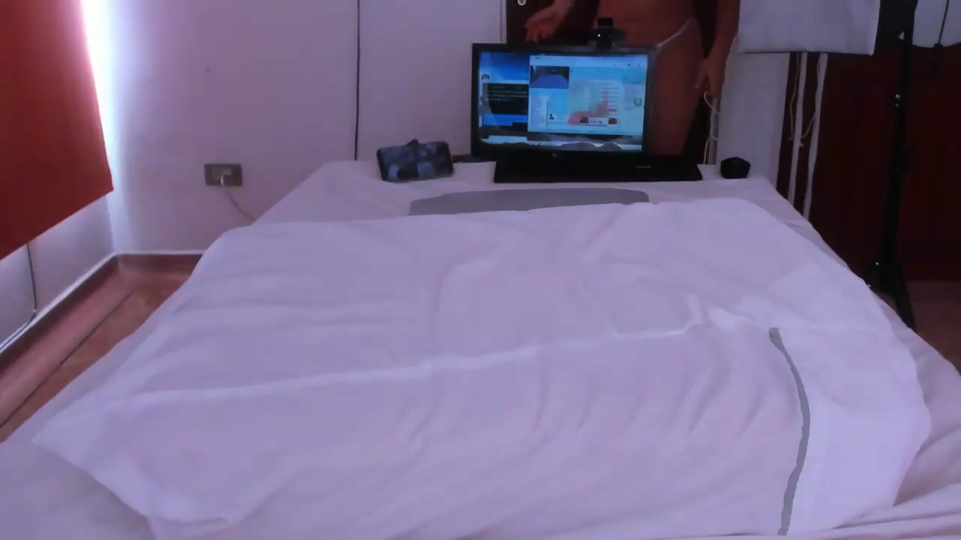 Gallery image thumbnail from SweetNinotCHk's myfreecams stream on, 09/05/2026, 17:09 image 9 of 20