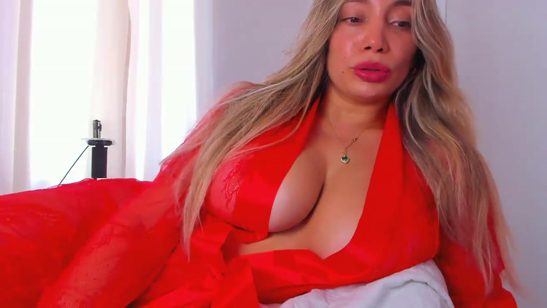Gallery image thumbnail from SweetNinotCHk's myfreecams stream on, 09/11/2026, 20:52 image 17 of 20