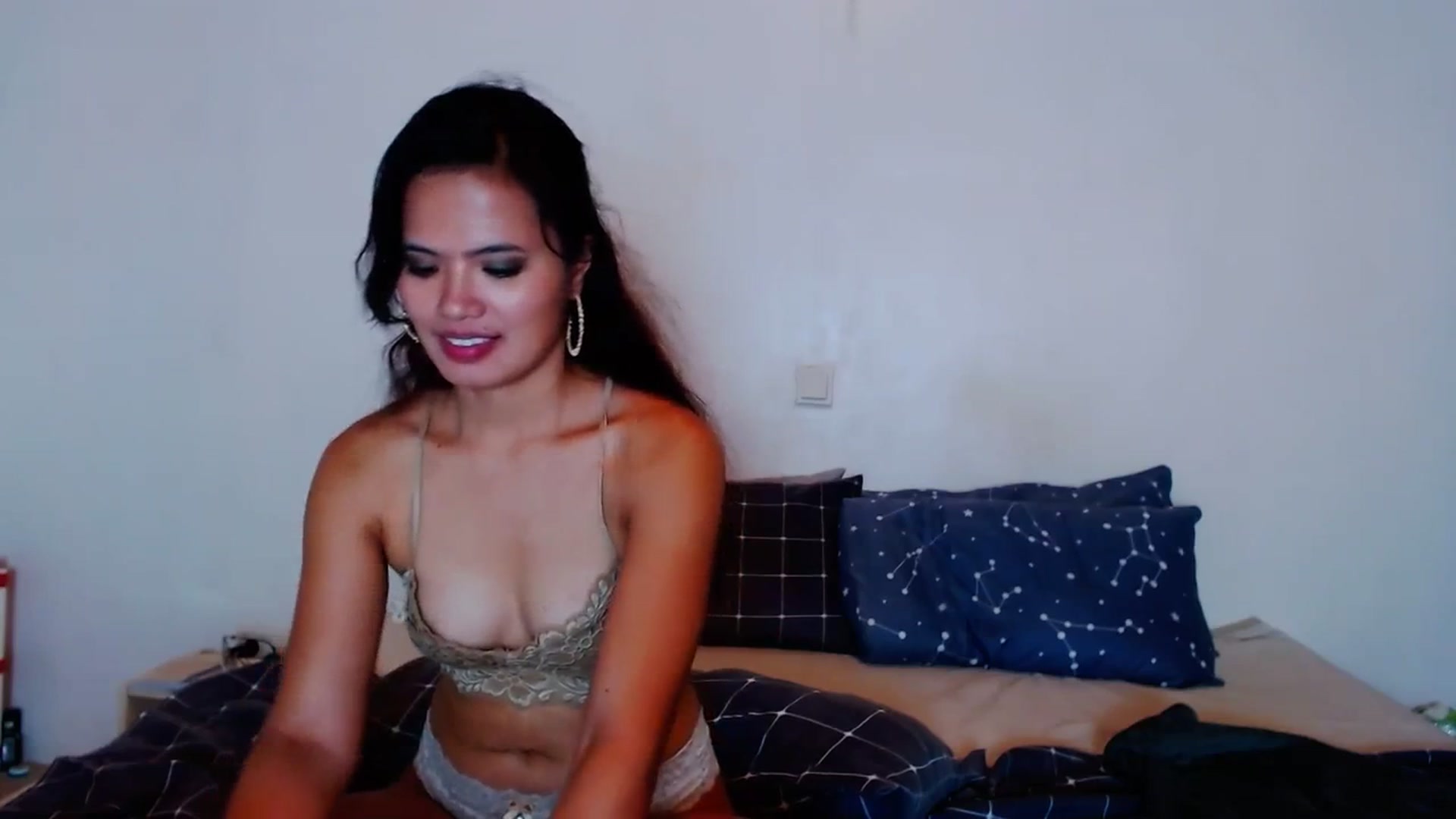 Gallery image thumbnail from SweetOne_4u's myfreecams stream on, 08/23/2023, 22:01 image 16 of 20