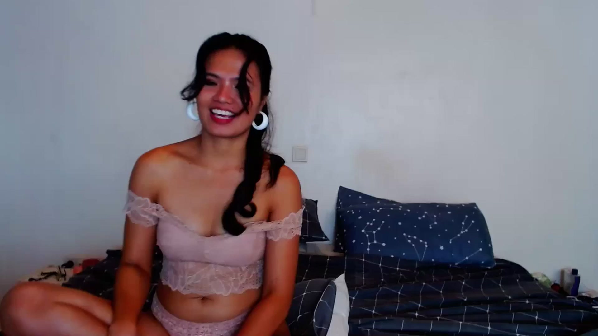 Gallery image thumbnail from SweetOne_4u's myfreecams stream on, 08/29/2023, 22:23 image 14 of 20