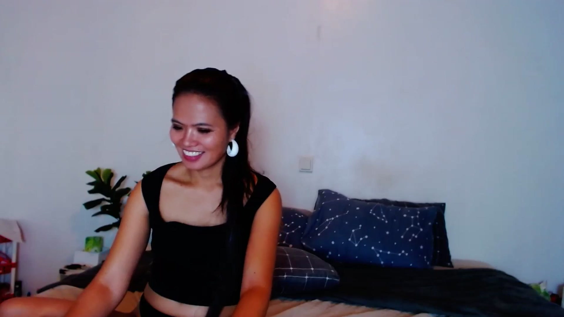 Gallery image thumbnail from SweetOne_4u's myfreecams stream on, 09/04/2023, 22:02 image 15 of 20