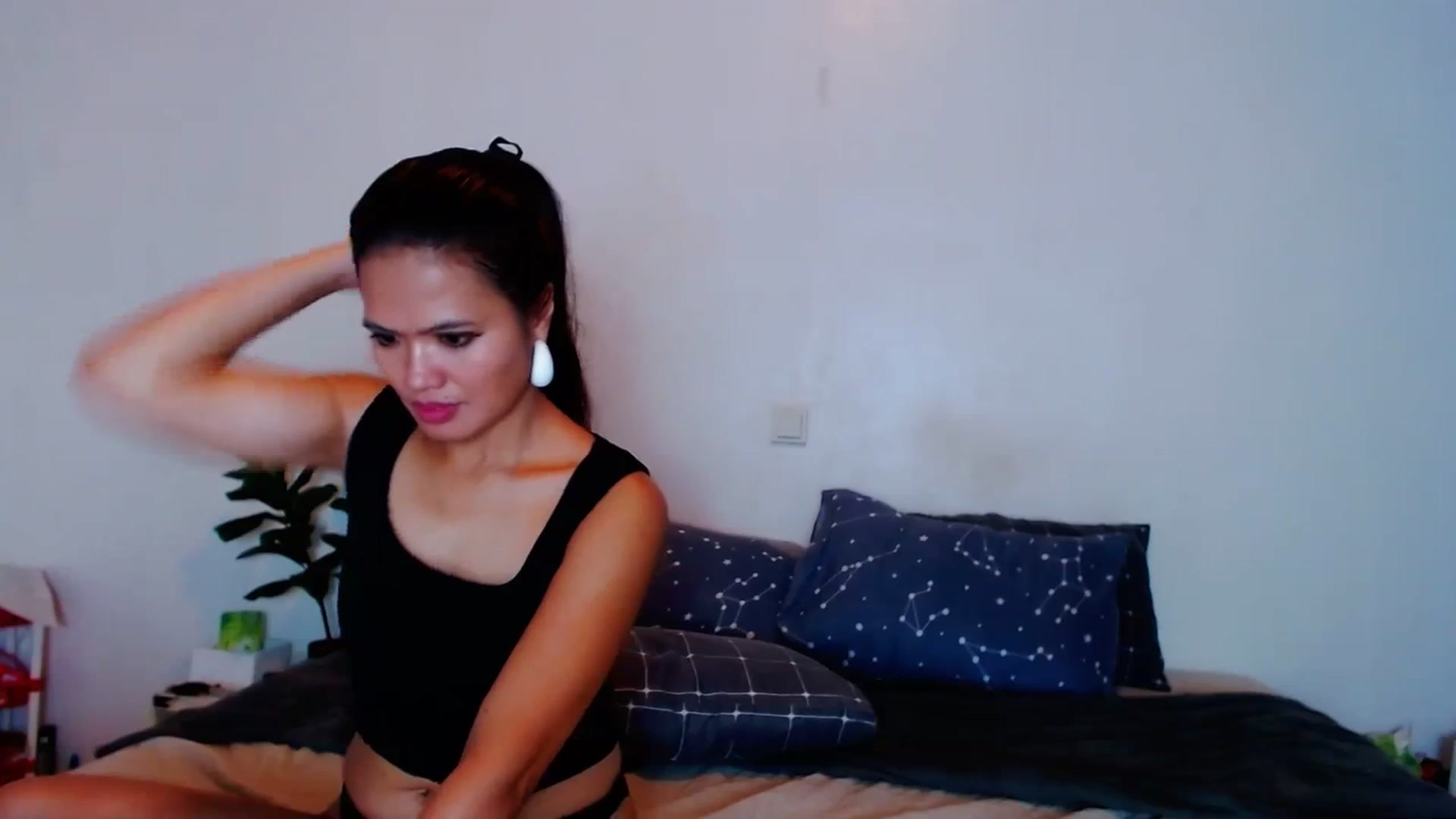 Gallery image thumbnail from SweetOne_4u's myfreecams stream on, 09/04/2023, 22:02 image 17 of 20