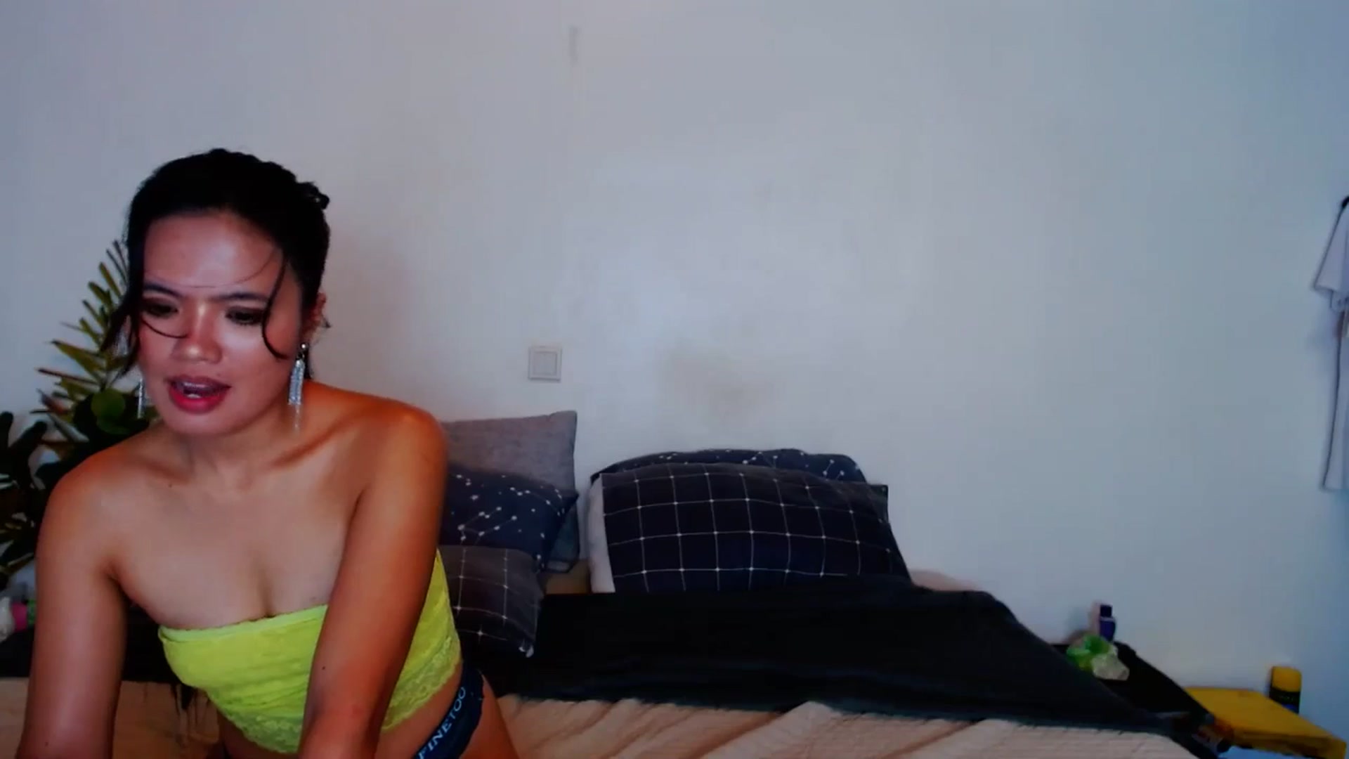 Gallery image thumbnail from SweetOne_4u's myfreecams stream on, 09/10/2023, 22:35 image 19 of 20