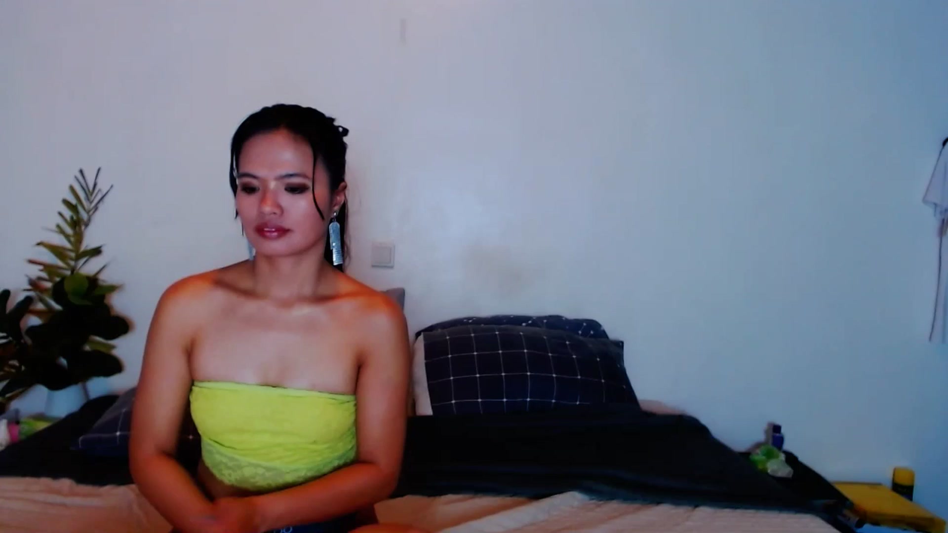 Gallery image thumbnail from SweetOne_4u's myfreecams stream on, 09/10/2023, 22:35 image 1 of 20