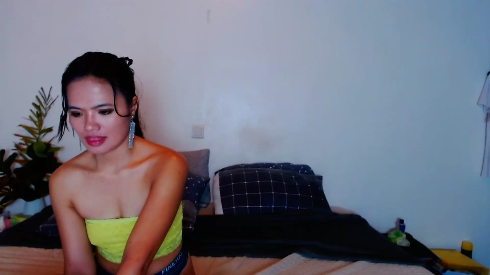 Gallery image thumbnail from SweetOne_4u's myfreecams stream on, 09/10/2023, 22:35 image 4 of 20