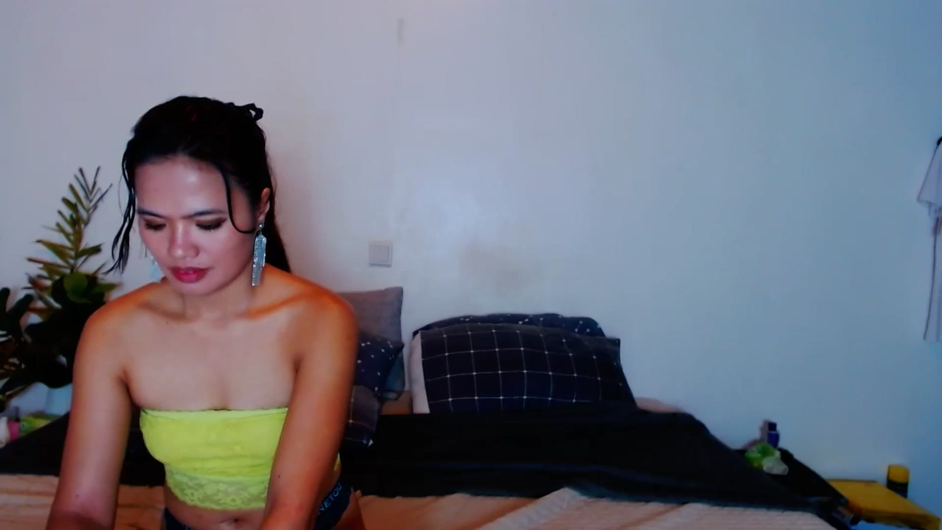 Gallery image thumbnail from SweetOne_4u's myfreecams stream on, 09/10/2023, 22:35 image 5 of 20