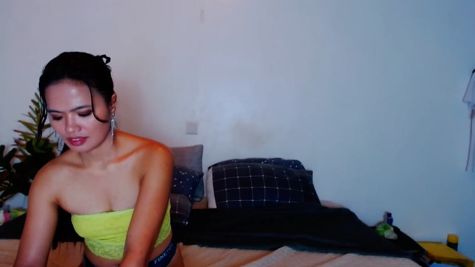 Gallery image thumbnail from SweetOne_4u's myfreecams stream on, 09/10/2023, 22:35 image 10 of 20