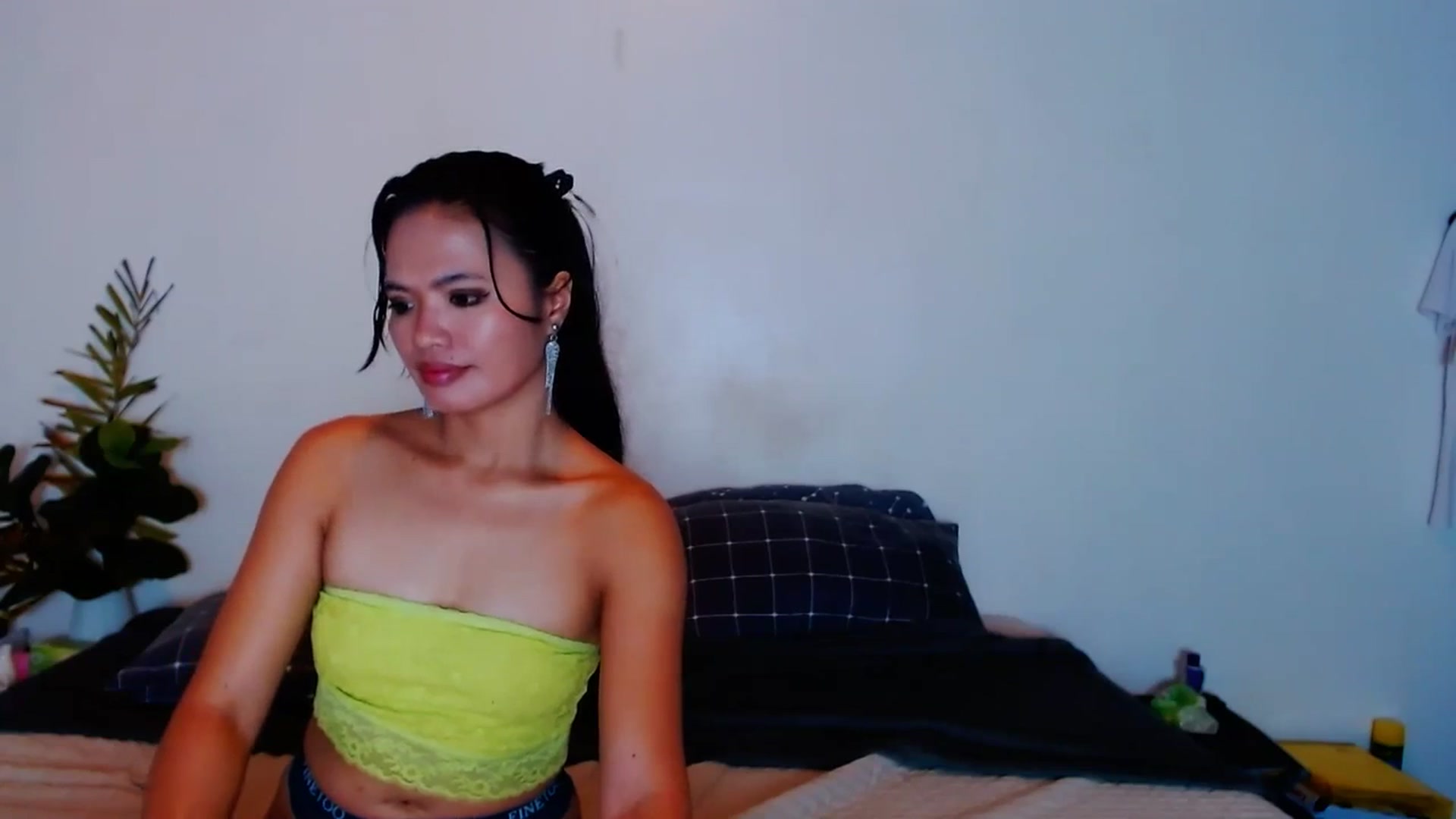 Gallery image thumbnail from SweetOne_4u's myfreecams stream on, 09/10/2023, 22:35 image 7 of 20