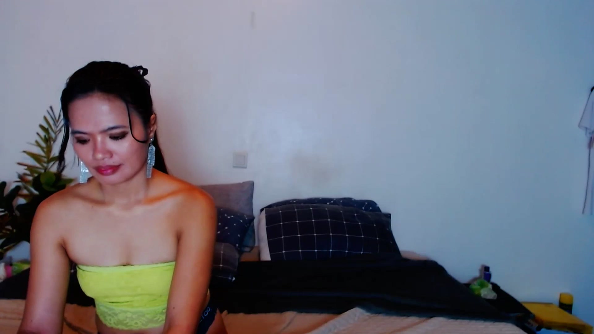 Gallery image thumbnail from SweetOne_4u's myfreecams stream on, 09/10/2023, 22:35 image 8 of 20