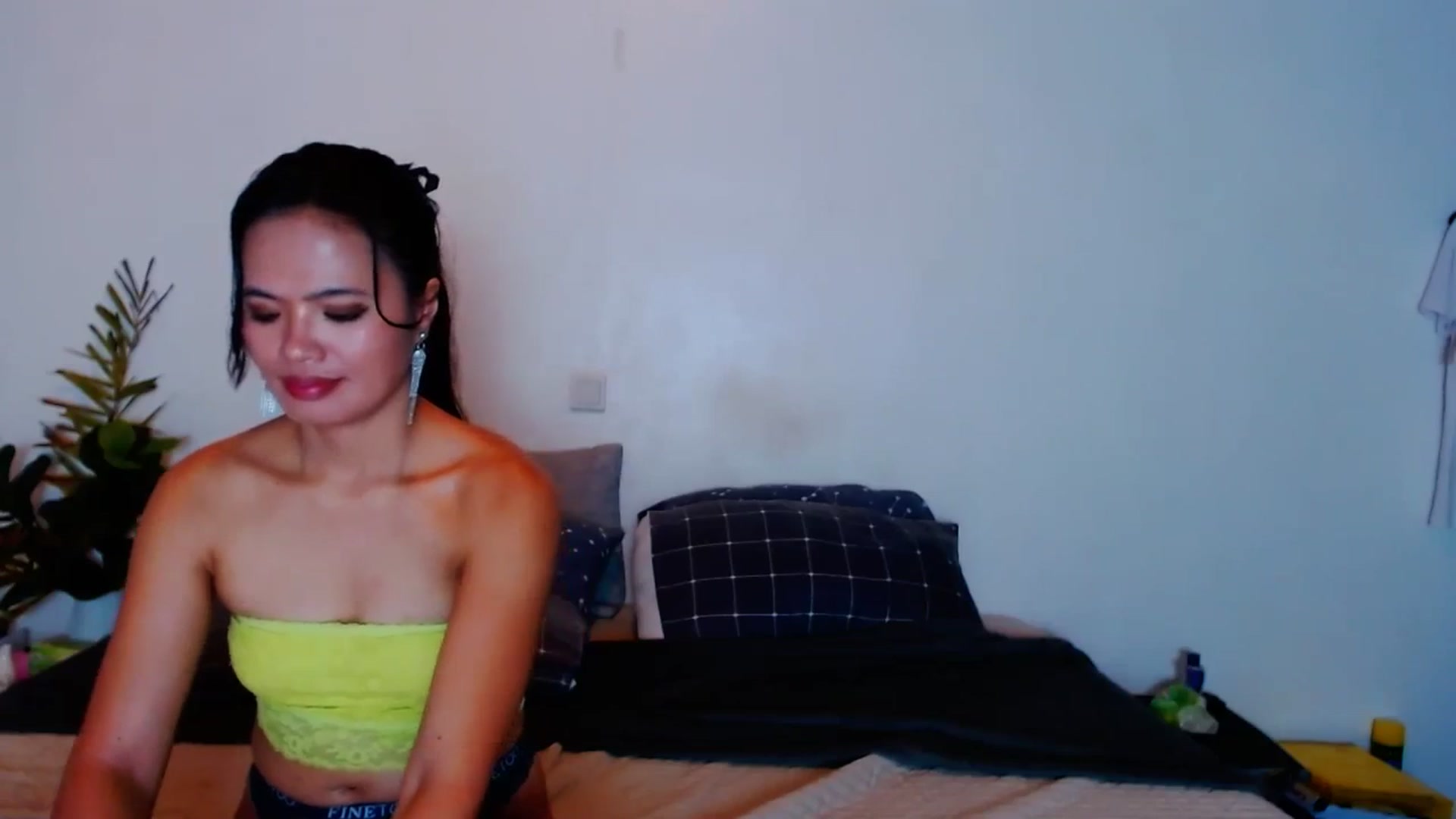 Gallery image thumbnail from SweetOne_4u's myfreecams stream on, 09/10/2023, 22:35 image 9 of 20