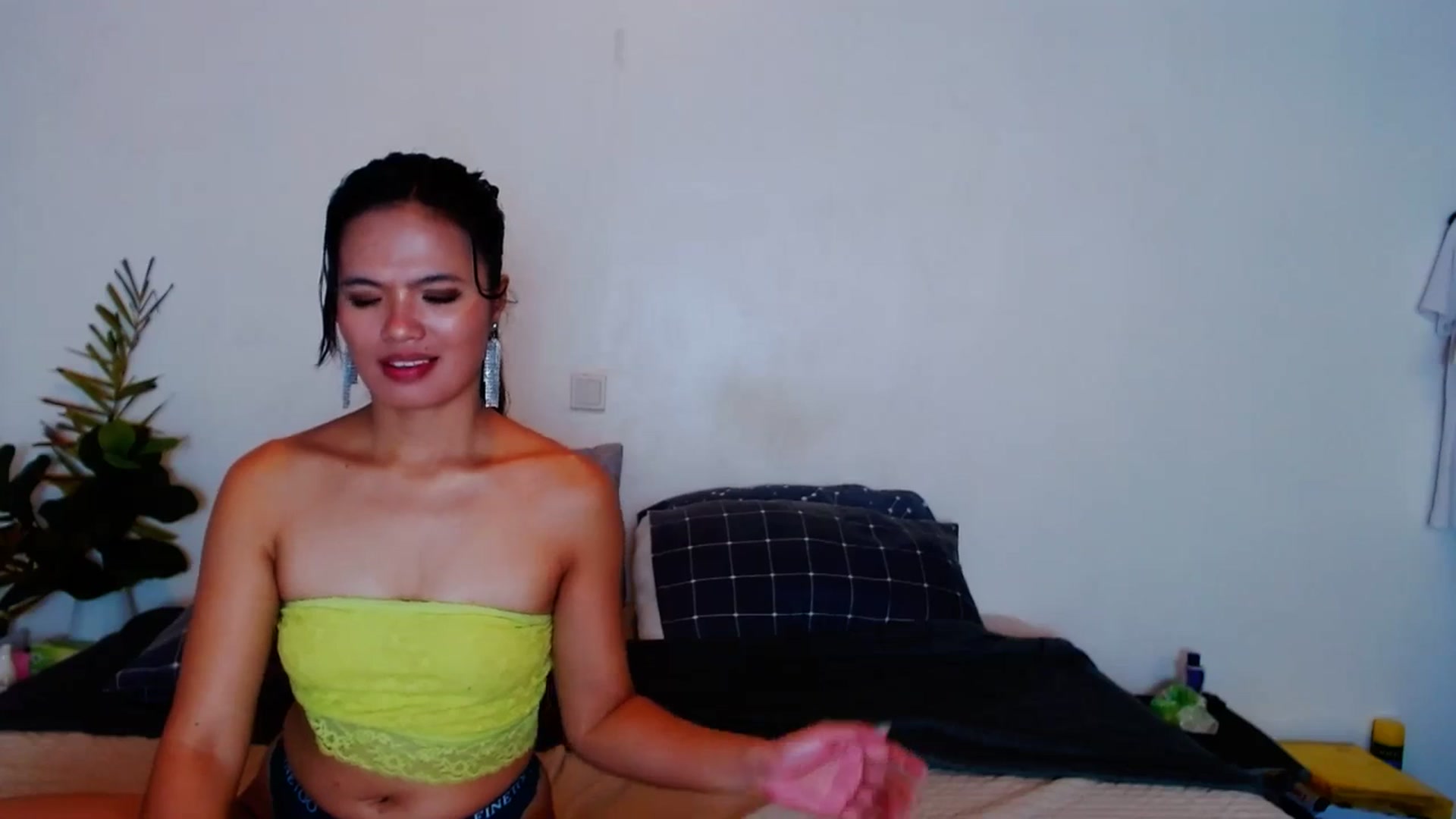 Gallery image thumbnail from SweetOne_4u's myfreecams stream on, 09/10/2023, 22:35 image 16 of 20