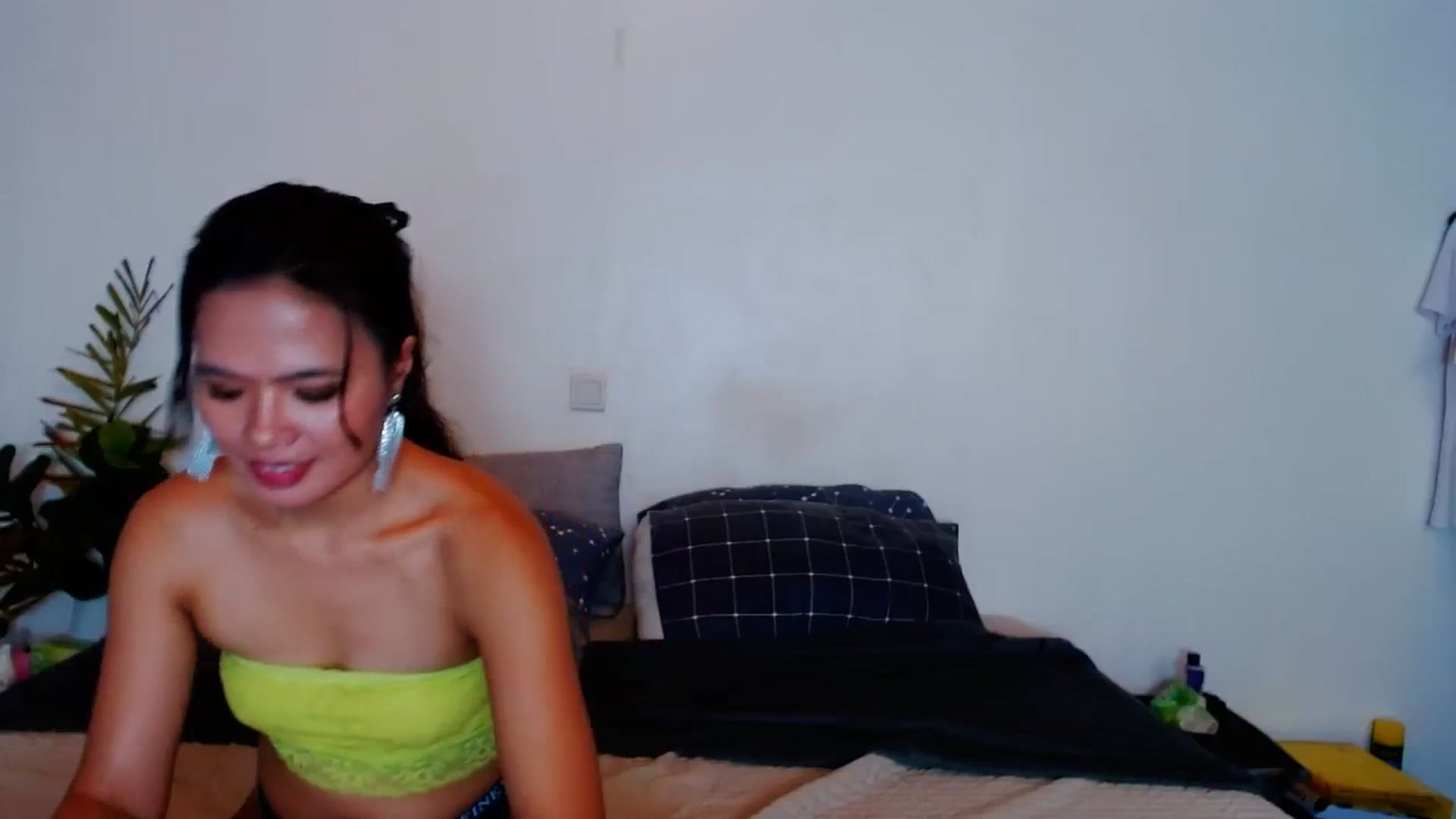 Gallery image thumbnail from SweetOne_4u's myfreecams stream on, 09/10/2023, 22:35 image 18 of 20