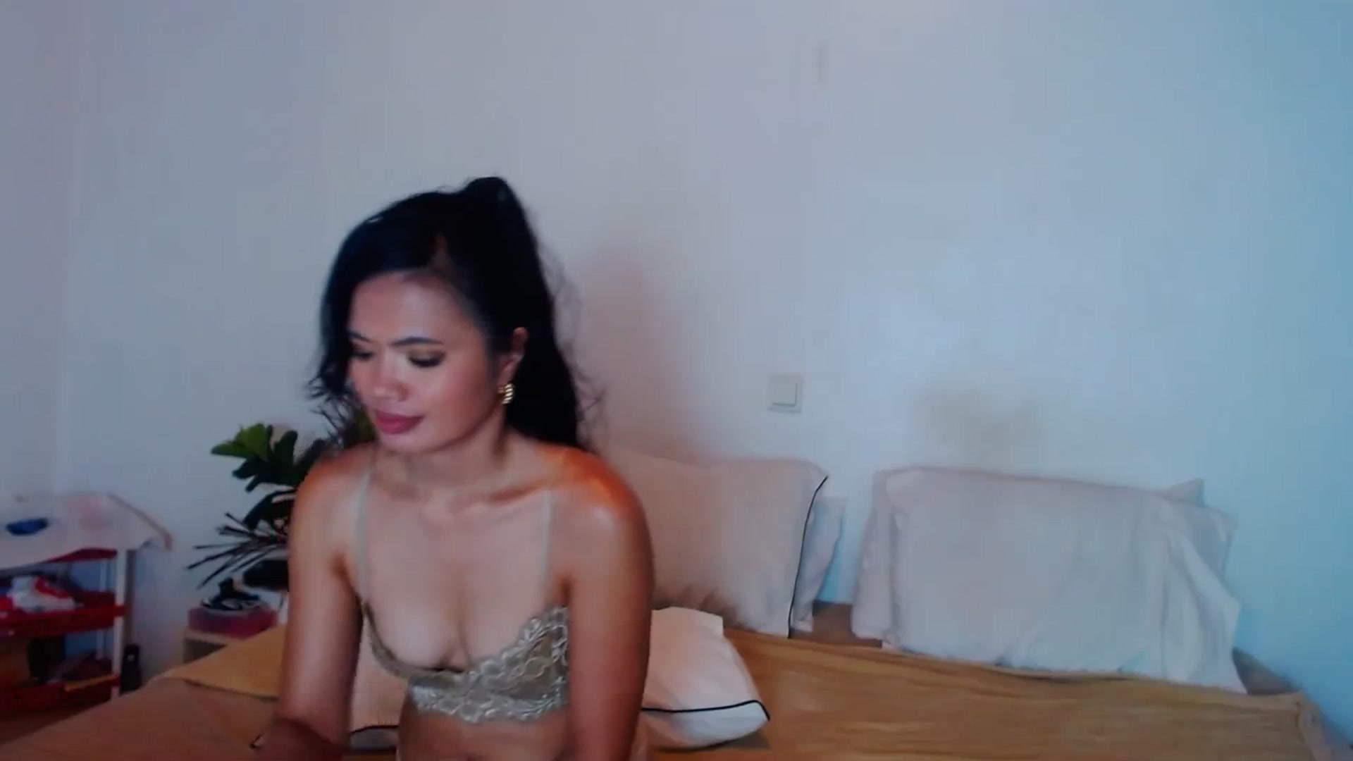 Gallery image thumbnail from SweetOne_4u's myfreecams stream on, 09/16/2023, 22:01 image 15 of 20