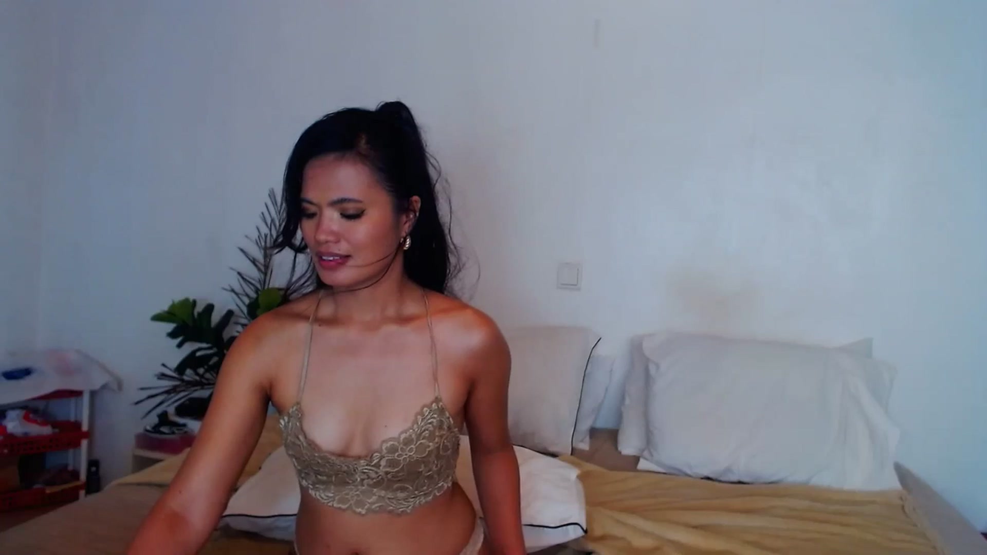 Gallery image thumbnail from SweetOne_4u's myfreecams stream on, 09/16/2023, 23:24 image 19 of 20