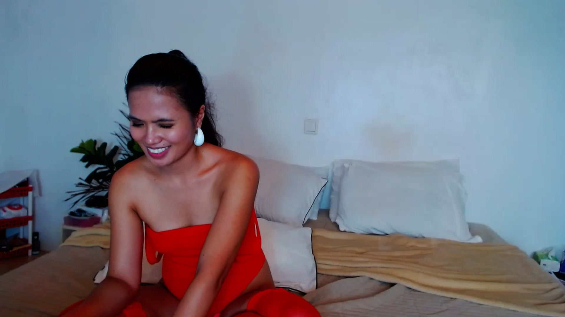 Gallery image thumbnail from SweetOne_4u's myfreecams stream on, 09/18/2023, 24:28 image 15 of 20