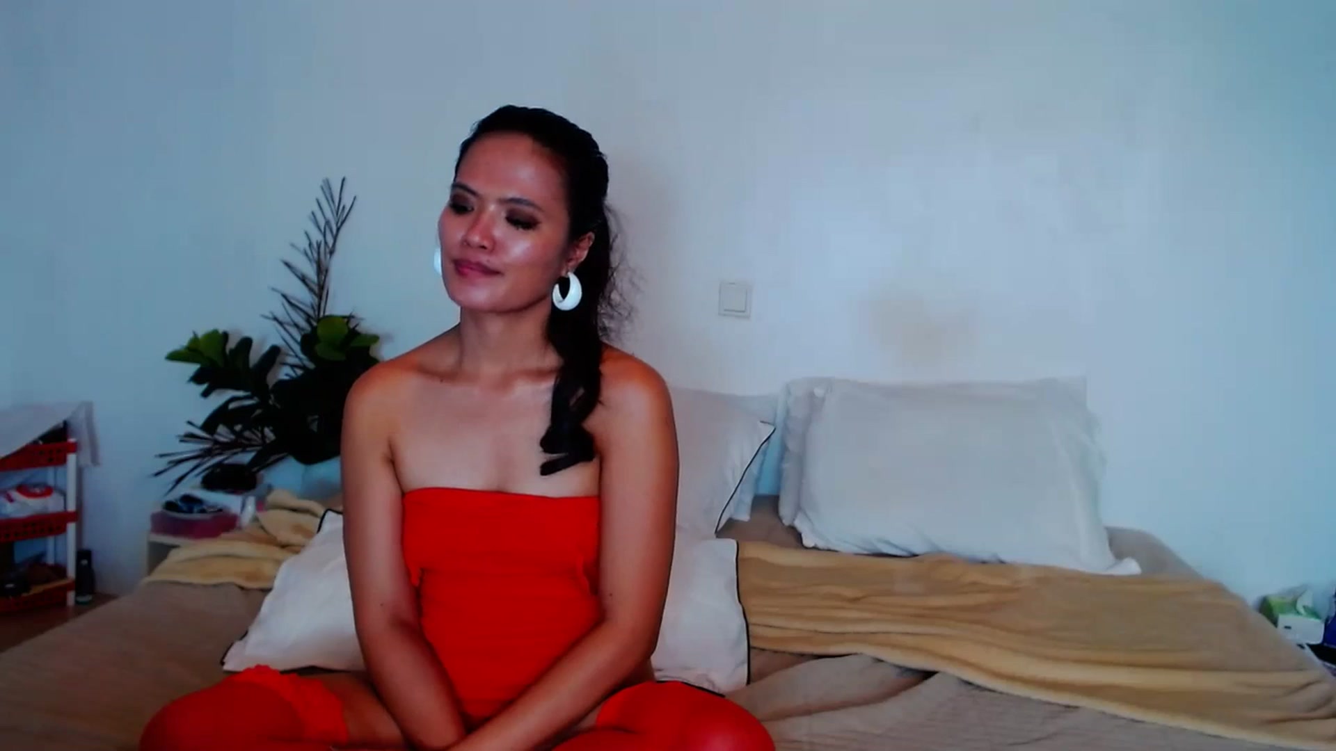 Gallery image thumbnail from SweetOne_4u's myfreecams stream on, 09/18/2023, 24:28 image 10 of 20