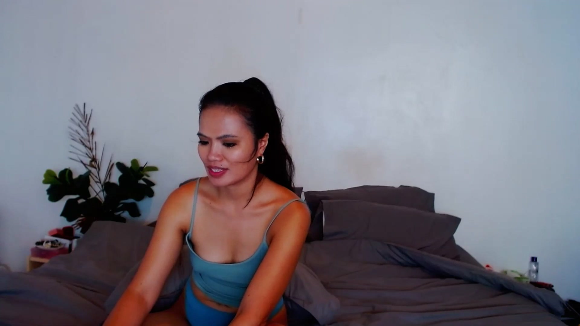 Gallery image thumbnail from SweetOne_4u's myfreecams stream on, 10/04/2023, 23:05 image 20 of 20