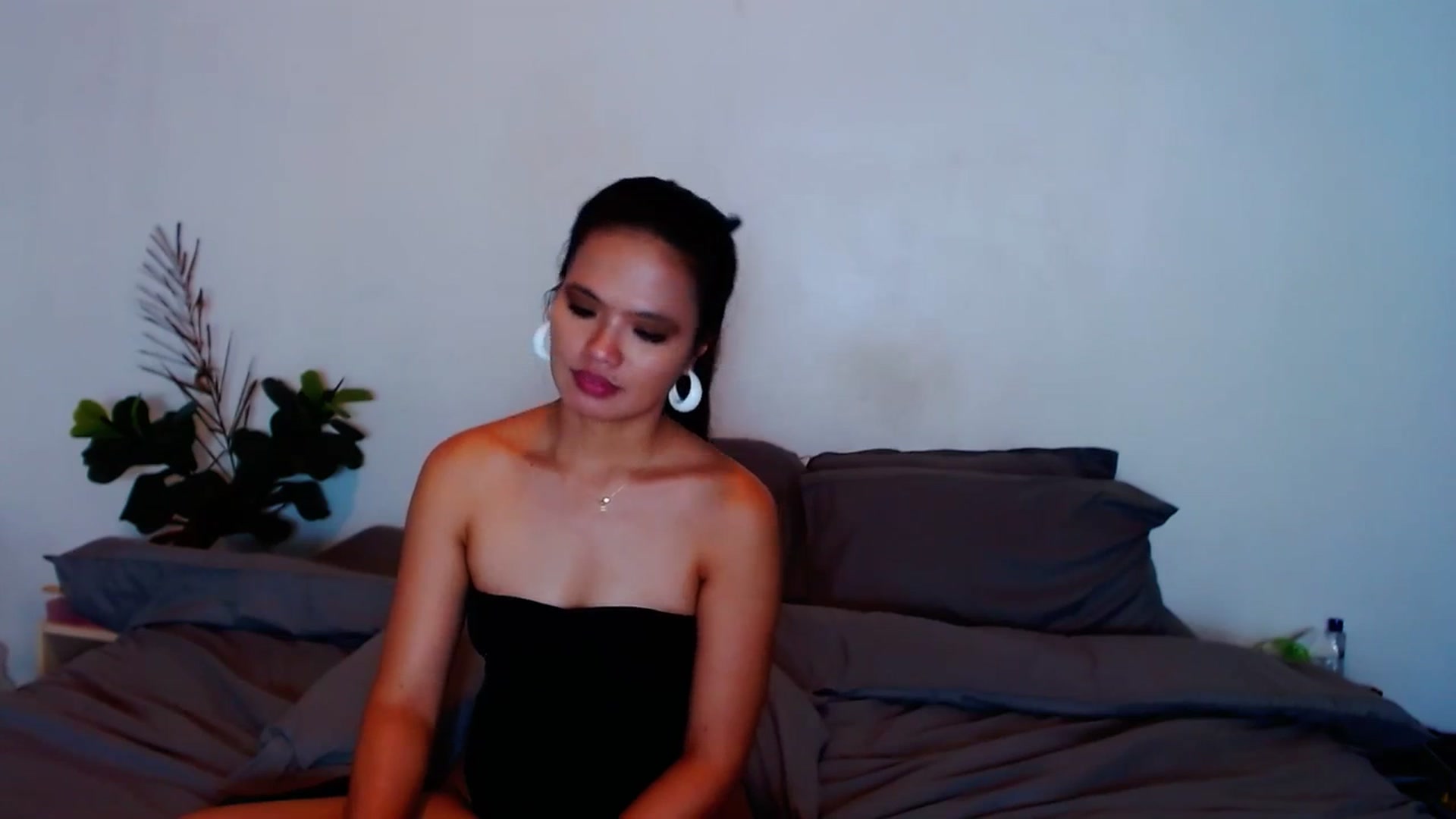 Gallery image thumbnail from SweetOne_4u's myfreecams stream on, 10/07/2023, 24:00 image 9 of 20