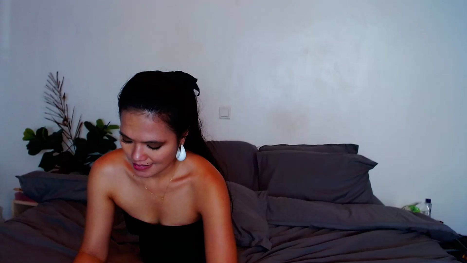 Gallery image thumbnail from SweetOne_4u's myfreecams stream on, 10/07/2023, 01:33 image 5 of 20