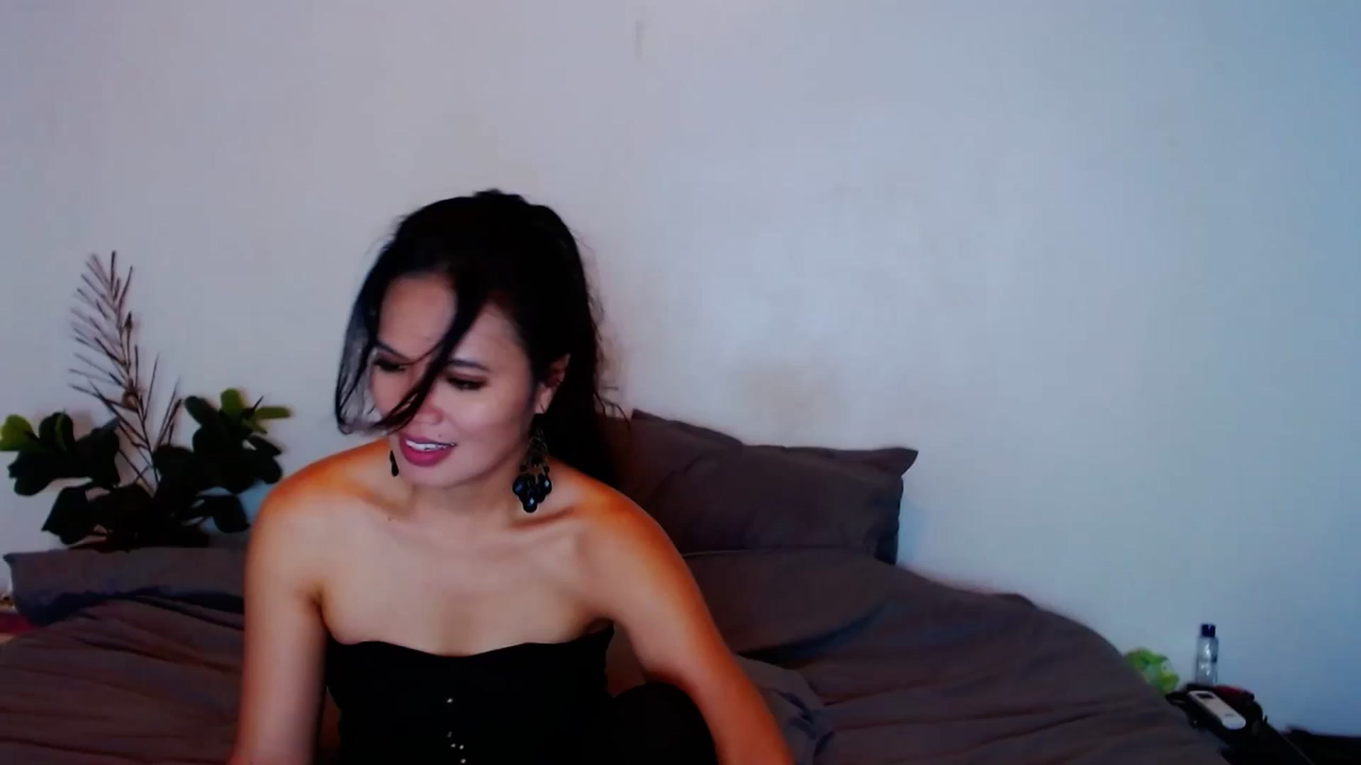 Gallery image thumbnail from SweetOne_4u's myfreecams stream on, 10/08/2023, 23:35 image 14 of 20