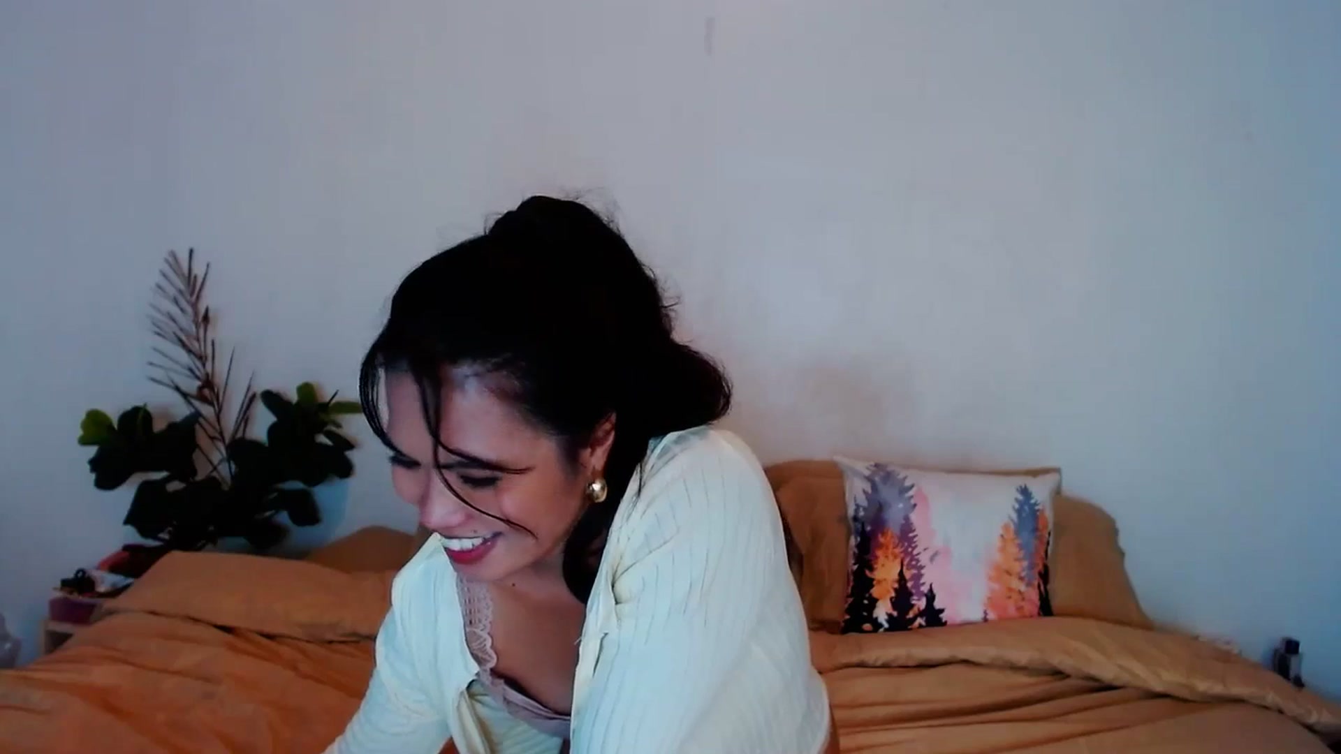 Gallery image thumbnail from SweetOne_4u's myfreecams stream on, 10/16/2023, 23:13 image 17 of 20