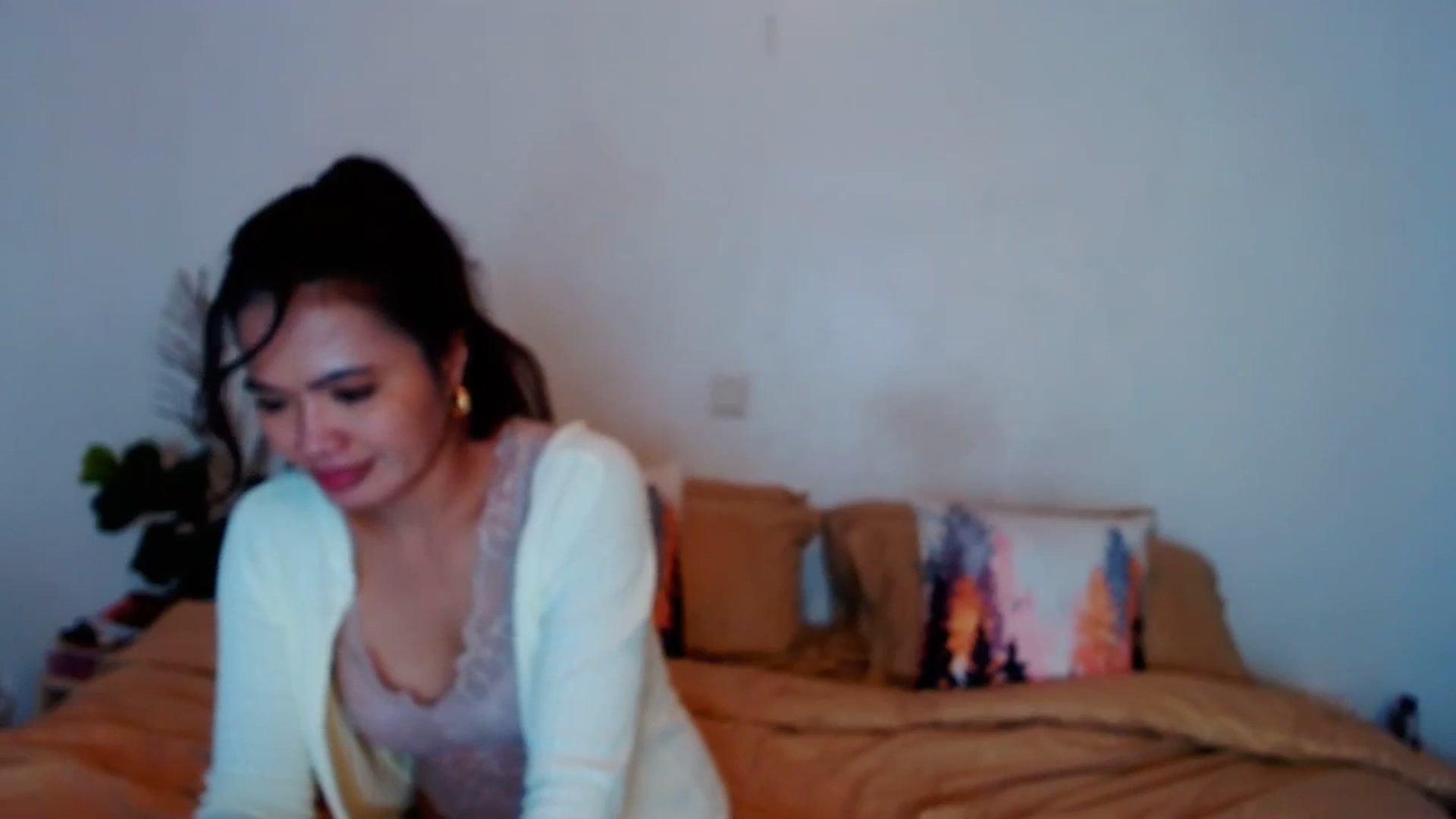 Gallery image thumbnail from SweetOne_4u's myfreecams stream on, 10/16/2023, 23:13 image 4 of 20
